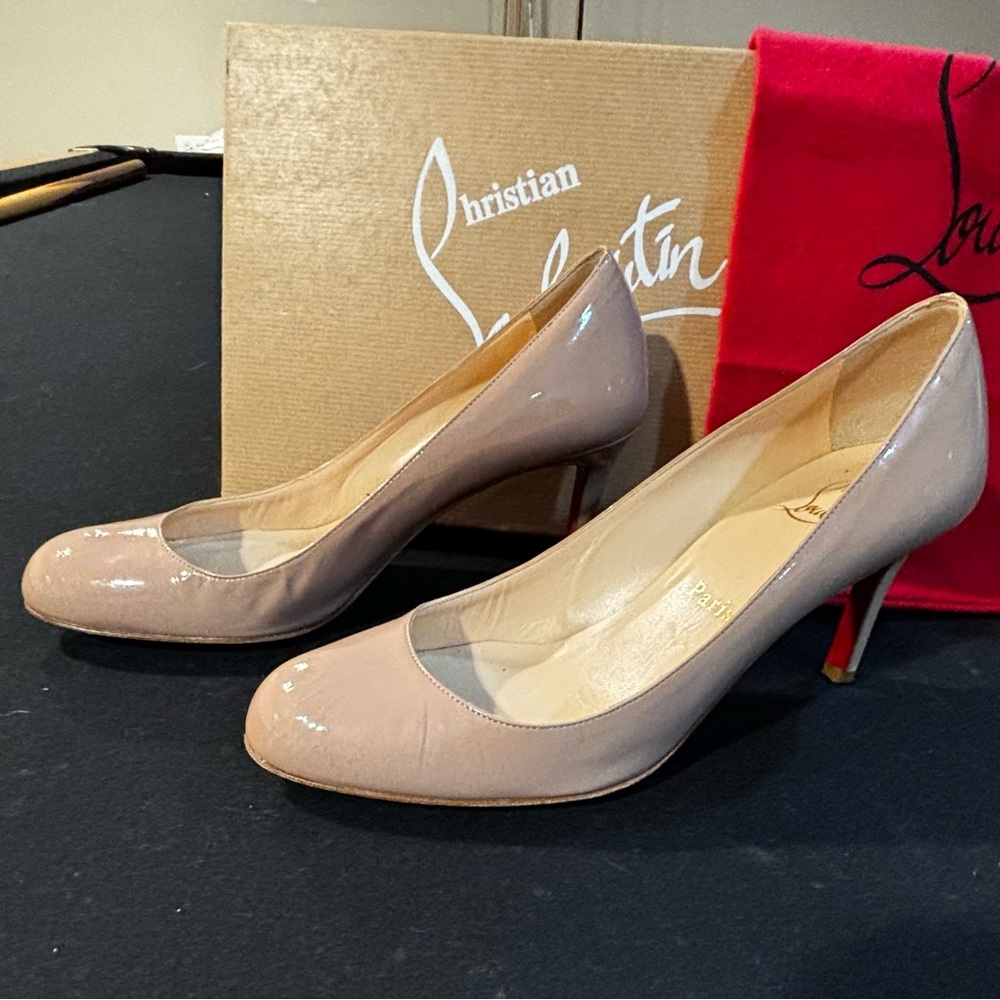 EUC Christian Louboutin Simple Pumps in Nude. 36.5